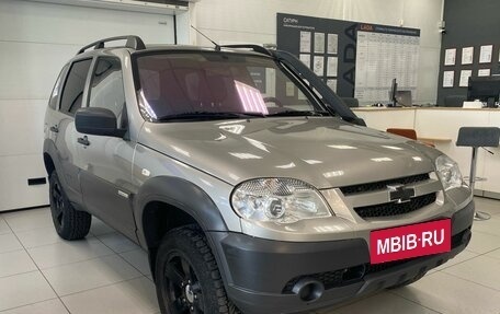 Chevrolet Niva I рестайлинг, 2015 год, 570 000 рублей, 3 фотография