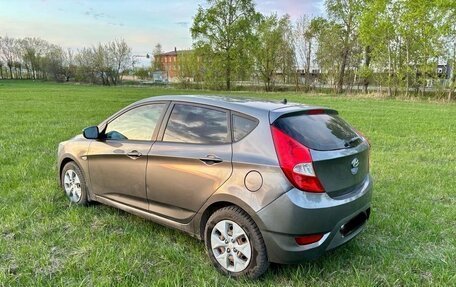 Hyundai Solaris II рестайлинг, 2014 год, 700 000 рублей, 1 фотография