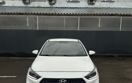 Hyundai Solaris II рестайлинг, 2019 год, 1 550 000 рублей, 1 фотография