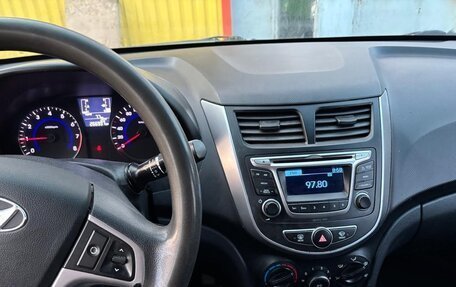 Hyundai Solaris II рестайлинг, 2014 год, 700 000 рублей, 3 фотография