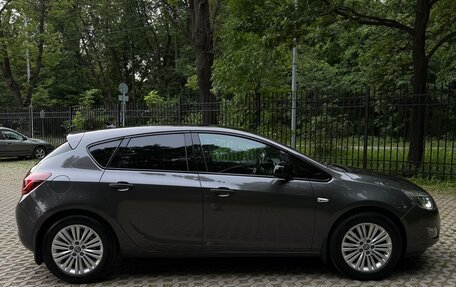 Opel Astra J, 2011 год, 1 200 000 рублей, 33 фотография