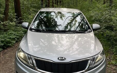 KIA Rio III рестайлинг, 2015 год, 1 050 000 рублей, 2 фотография