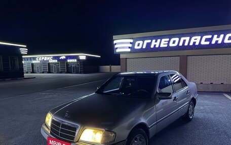 Mercedes-Benz C-Класс, 1993 год, 550 000 рублей, 4 фотография