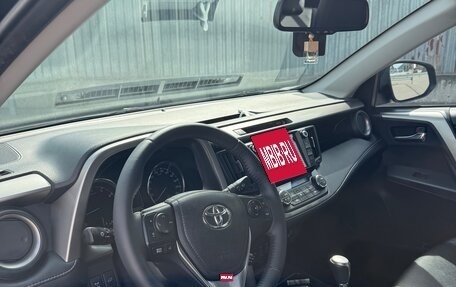 Toyota RAV4, 2019 год, 3 000 000 рублей, 12 фотография