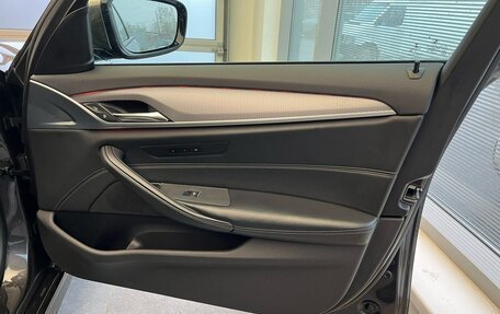 BMW 5 серия, 2019 год, 3 950 000 рублей, 20 фотография