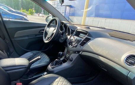 Chevrolet Cruze II, 2010 год, 650 000 рублей, 10 фотография