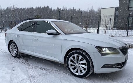 Skoda Superb III рестайлинг, 2017 год, 2 400 000 рублей, 3 фотография