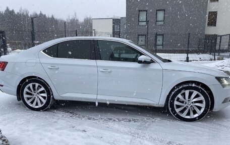 Skoda Superb III рестайлинг, 2017 год, 2 400 000 рублей, 4 фотография