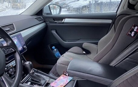 Skoda Superb III рестайлинг, 2017 год, 2 400 000 рублей, 12 фотография