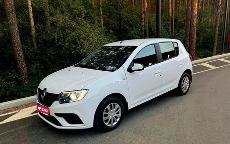 Renault Sandero II рестайлинг, 2021 год, 990 000 рублей, 1 фотография