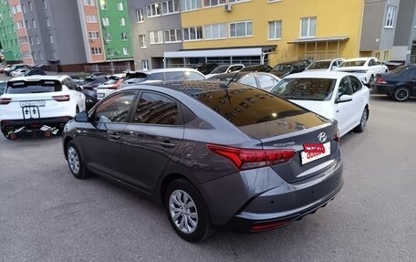 Hyundai Solaris II рестайлинг, 2021 год, 1 378 000 рублей, 2 фотография
