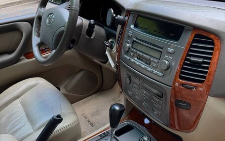 Toyota Land Cruiser 100 рестайлинг 2, 2003 год, 2 600 000 рублей, 9 фотография