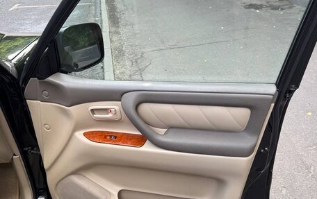 Toyota Land Cruiser 100 рестайлинг 2, 2003 год, 2 600 000 рублей, 14 фотография