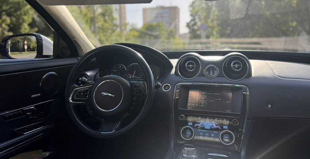 Jaguar XJ IV (X351), 2010 год, 1 795 000 рублей, 8 фотография