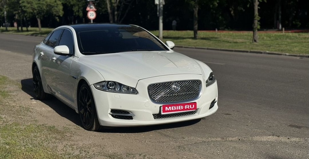 Jaguar XJ IV (X351), 2010 год, 1 795 000 рублей, 3 фотография