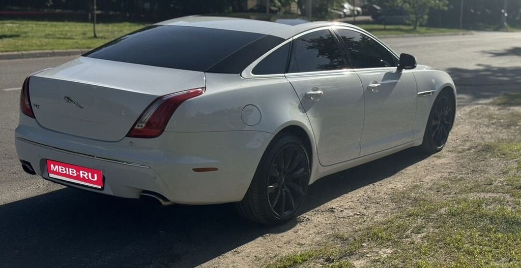 Jaguar XJ IV (X351), 2010 год, 1 795 000 рублей, 5 фотография