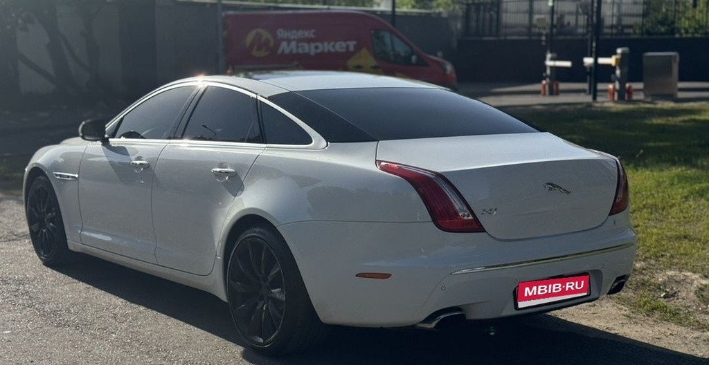 Jaguar XJ IV (X351), 2010 год, 1 795 000 рублей, 7 фотография