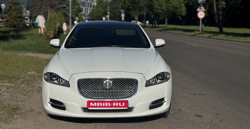 Jaguar XJ IV (X351), 2010 год, 1 795 000 рублей, 2 фотография