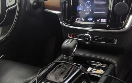 Volvo S90 II рестайлинг, 2019 год, 2 300 000 рублей, 12 фотография