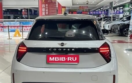 MINI Hatch, 2024 год, 2 600 000 рублей, 4 фотография