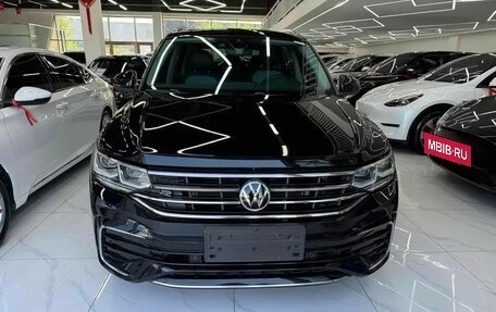 Volkswagen Tiguan II, 2022 год, 3 240 000 рублей, 2 фотография