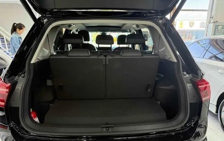 Volkswagen Tiguan II, 2022 год, 3 240 000 рублей, 12 фотография