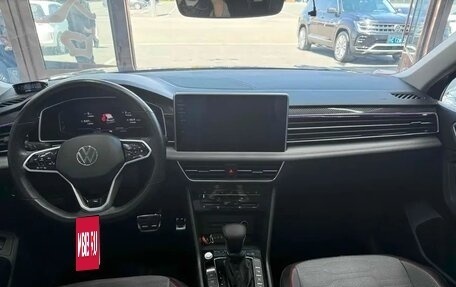 Volkswagen Tiguan II, 2022 год, 3 240 000 рублей, 8 фотография