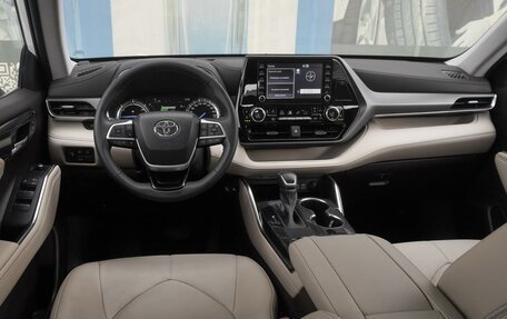 Toyota Highlander, 2022 год, 6 249 000 рублей, 6 фотография