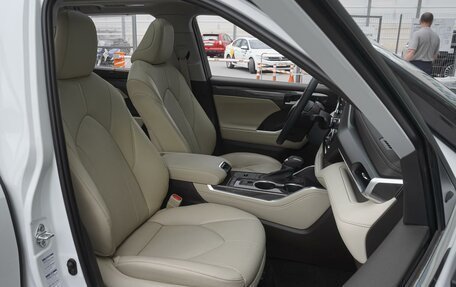 Toyota Highlander, 2022 год, 6 249 000 рублей, 8 фотография