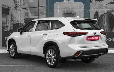 Toyota Highlander, 2022 год, 6 249 000 рублей, 2 фотография