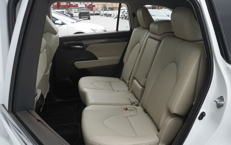 Toyota Highlander, 2022 год, 6 249 000 рублей, 10 фотография