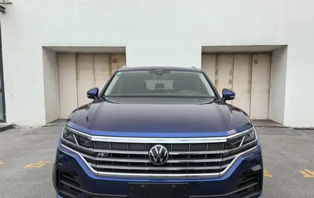 Volkswagen Touareg III, 2021 год, 4 400 000 рублей, 2 фотография