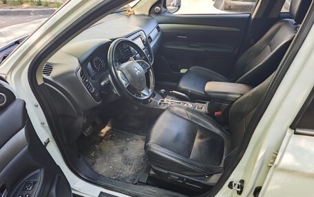 Mitsubishi Outlander III рестайлинг 3, 2014 год, 1 200 000 рублей, 4 фотография
