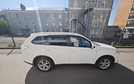Mitsubishi Outlander III рестайлинг 3, 2014 год, 1 200 000 рублей, 7 фотография