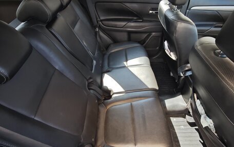 Mitsubishi Outlander III рестайлинг 3, 2014 год, 1 200 000 рублей, 10 фотография