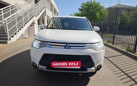 Mitsubishi Outlander III рестайлинг 3, 2014 год, 1 200 000 рублей, 5 фотография