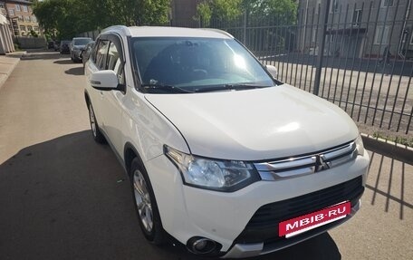 Mitsubishi Outlander III рестайлинг 3, 2014 год, 1 200 000 рублей, 6 фотография