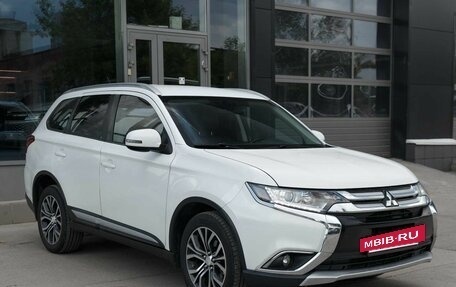 Mitsubishi Outlander III рестайлинг 3, 2015 год, 1 750 000 рублей, 3 фотография