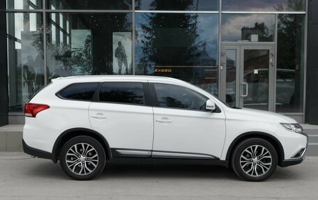 Mitsubishi Outlander III рестайлинг 3, 2015 год, 1 750 000 рублей, 4 фотография