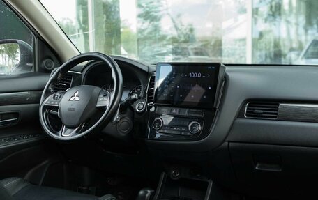 Mitsubishi Outlander III рестайлинг 3, 2015 год, 1 750 000 рублей, 10 фотография
