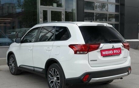 Mitsubishi Outlander III рестайлинг 3, 2015 год, 1 750 000 рублей, 7 фотография