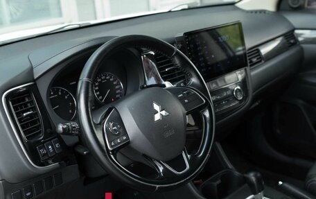 Mitsubishi Outlander III рестайлинг 3, 2015 год, 1 750 000 рублей, 11 фотография
