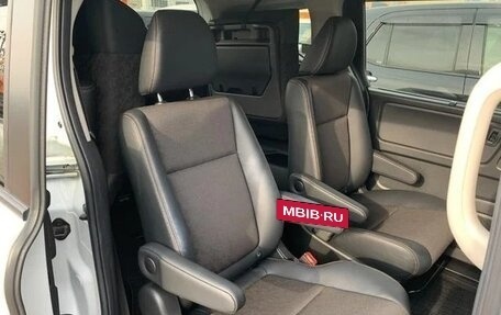 Honda Freed II, 2022 год, 1 373 000 рублей, 13 фотография