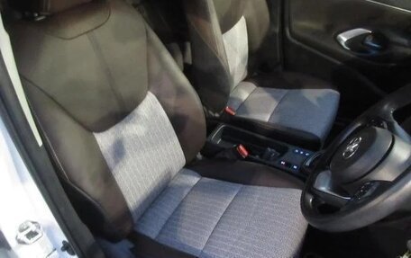 Toyota Yaris Cross, 2022 год, 1 532 000 рублей, 25 фотография