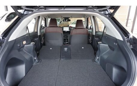 Toyota Yaris Cross, 2022 год, 1 583 000 рублей, 30 фотография