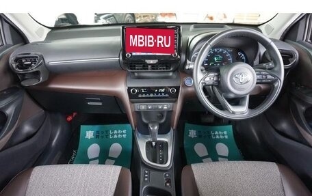 Toyota Yaris Cross, 2022 год, 1 583 000 рублей, 39 фотография