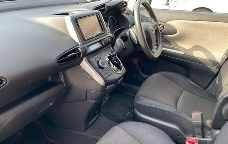 Toyota Wish II, 2011 год, 1 076 000 рублей, 18 фотография