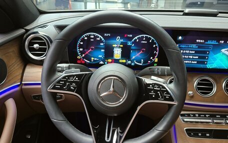 Mercedes-Benz E-Класс, 2022 год, 3 400 000 рублей, 5 фотография