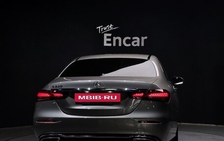 Mercedes-Benz E-Класс, 2022 год, 3 400 000 рублей, 3 фотография