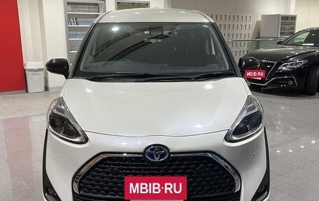 Toyota Sienta II, 2021 год, 1 143 000 рублей, 2 фотография